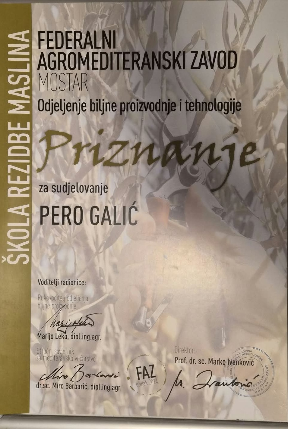 Priznanje Škola rezidbe maslina Pero Galić